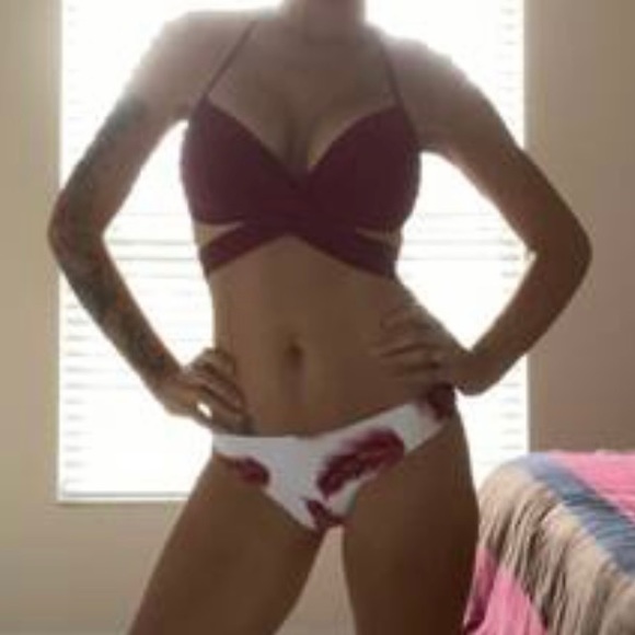 Maroon and White Feather Print Bikini - Picture 10 of 11